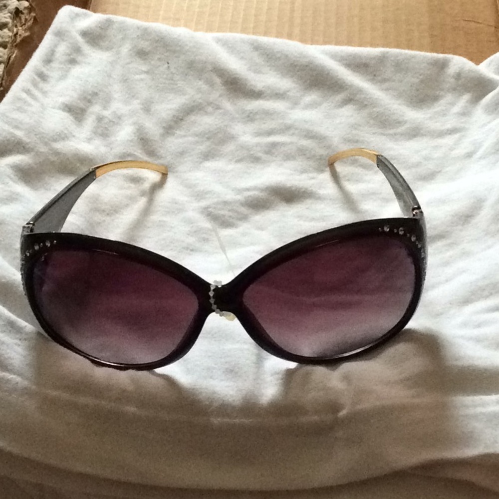 These are never worn Joan Rivers sun glasses.